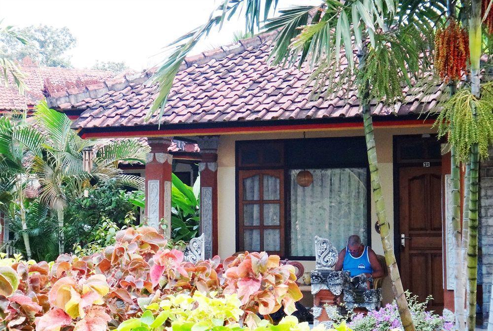 Lovina Beach Hotel 2* Lovina