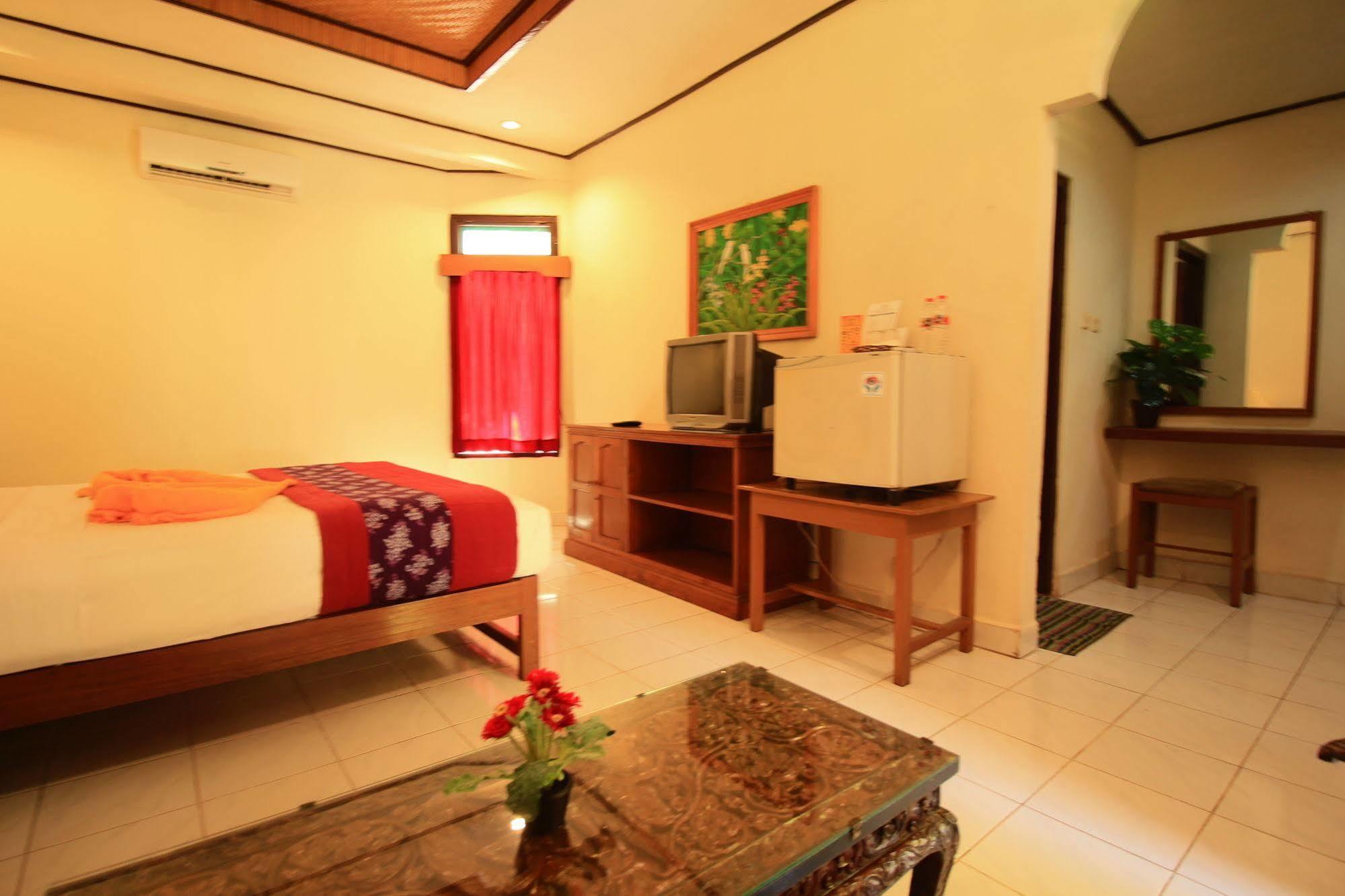Lovina Beach Hotel 2* Lovina (Bali)