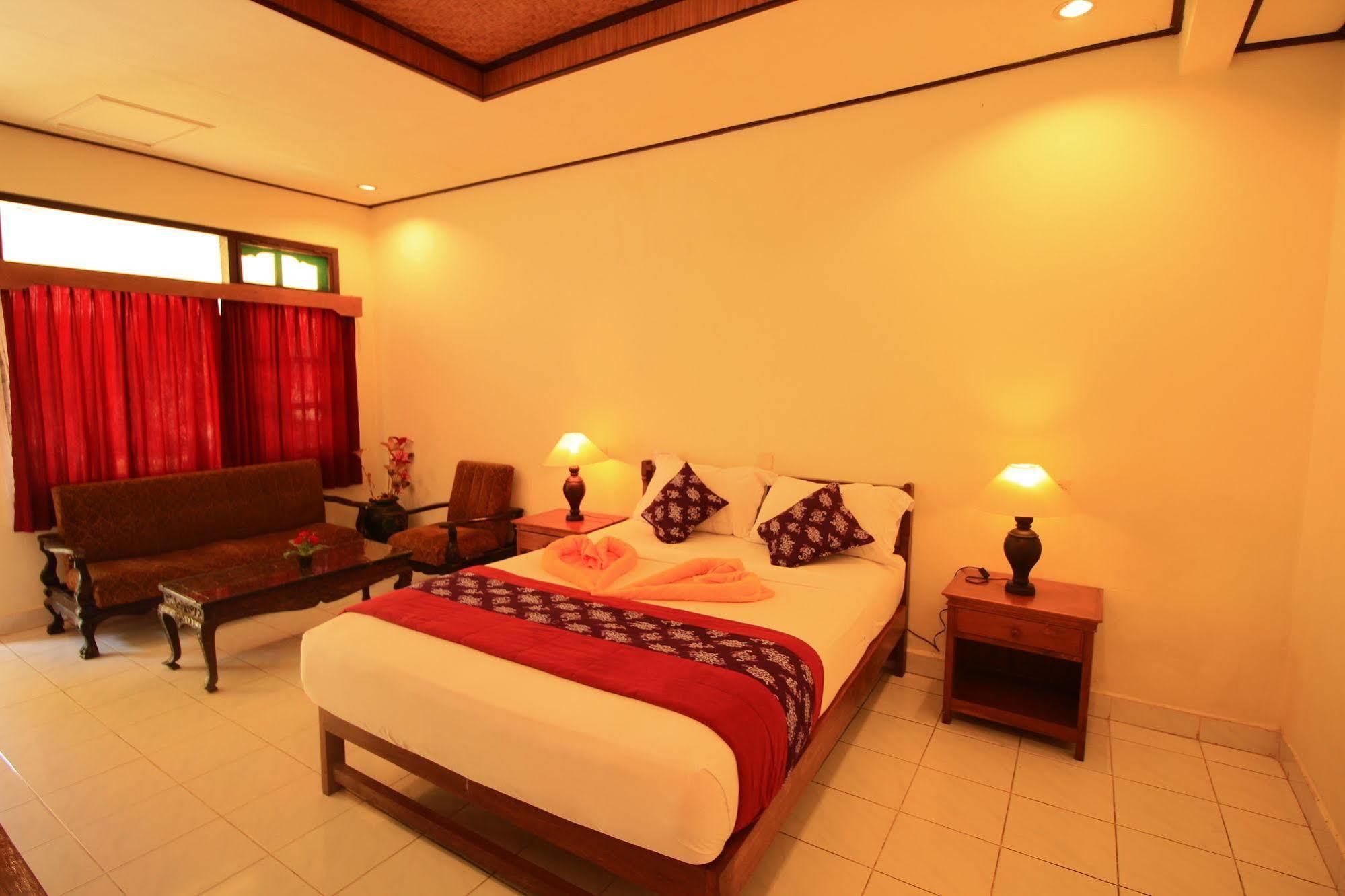 Lovina Beach Hotel होटल Lovina (Bali)