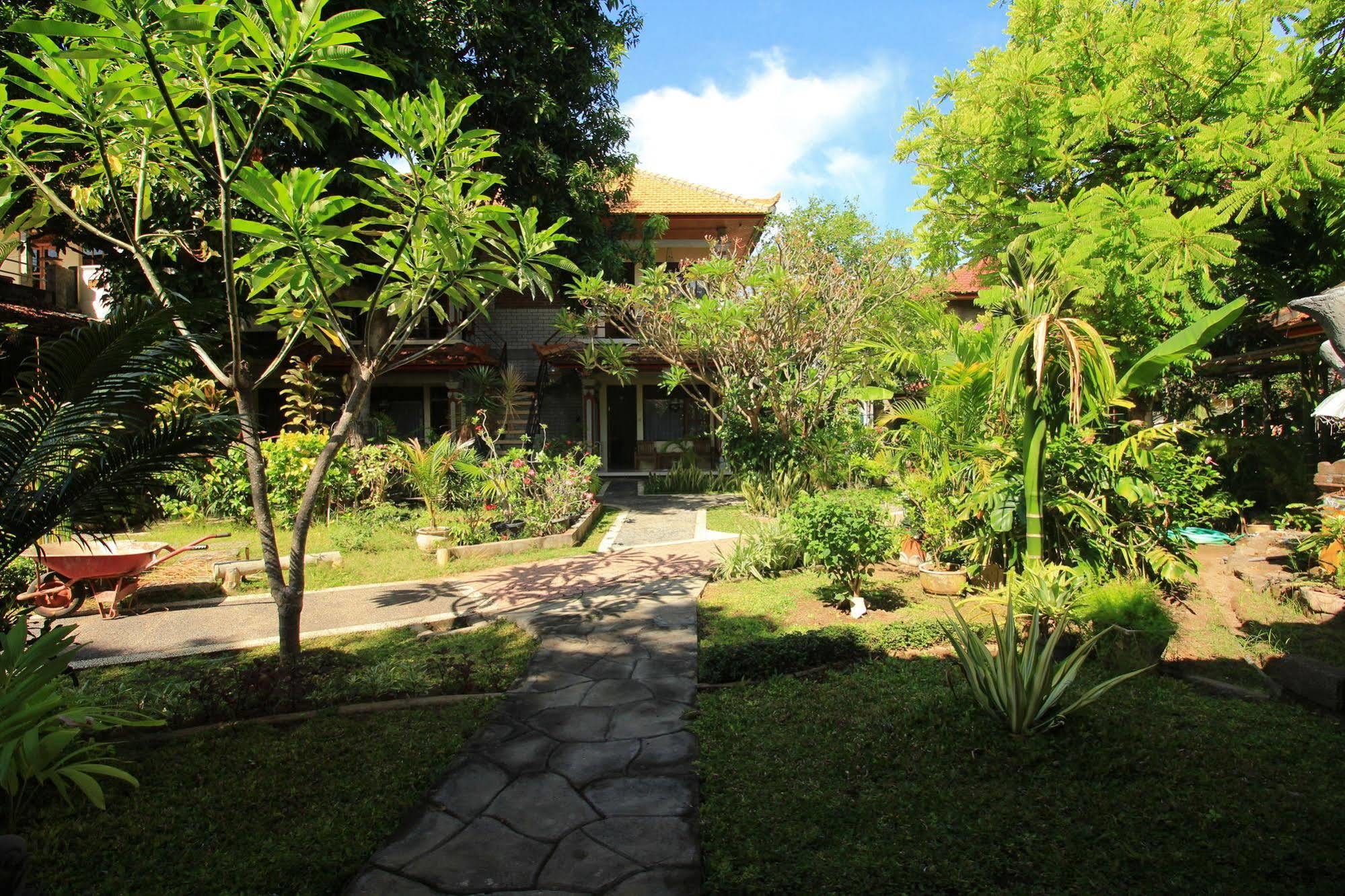 Lovina Beach Hotel Hotel Lovina (Bali)